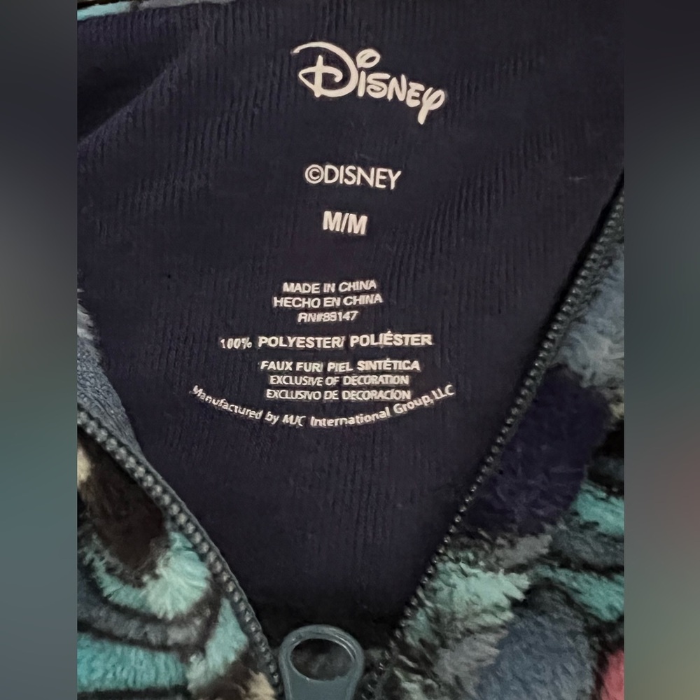 Disney Stitch Blue Character Hooded Blanket
PTP 26”, Length 65”Unisex size M - Picture 11 of 11